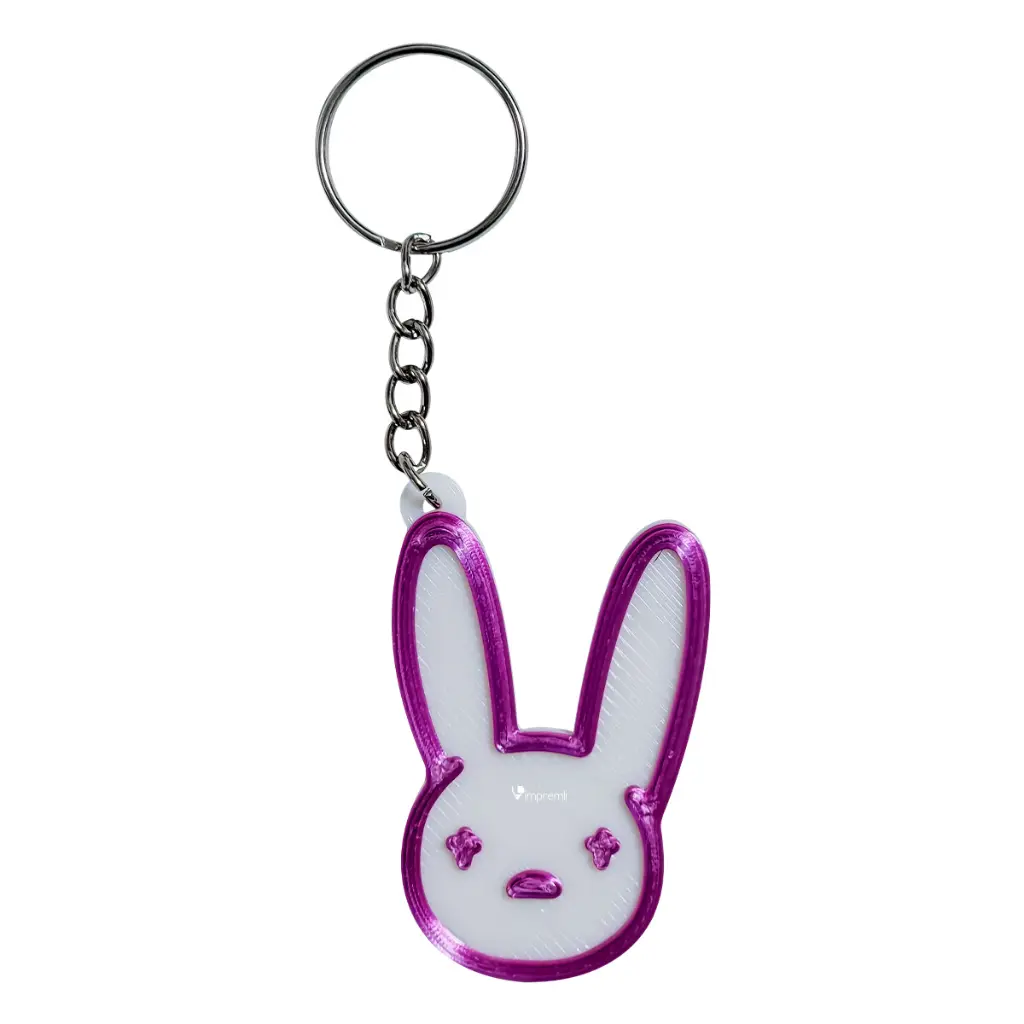 Llavero Tipo Bad Boni Impremli (Blanco/Morado)